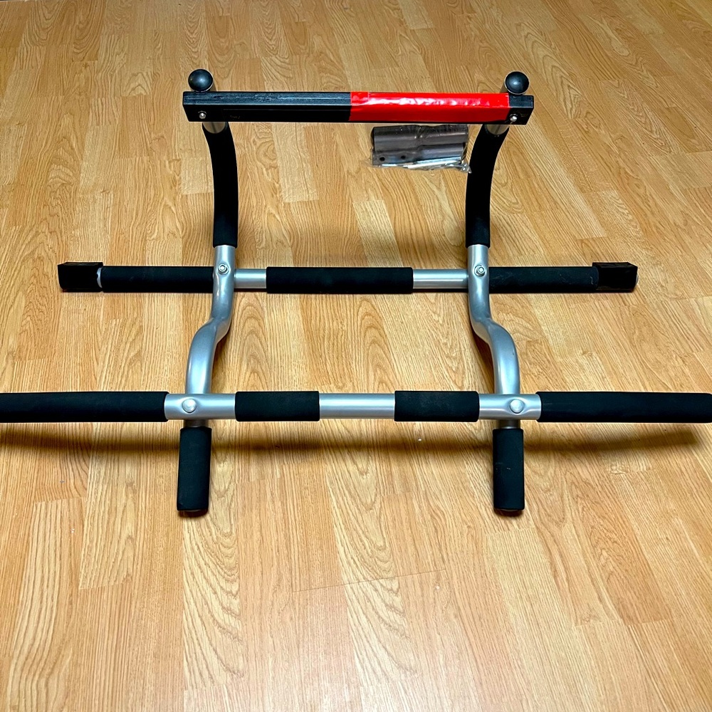 Pull up bar